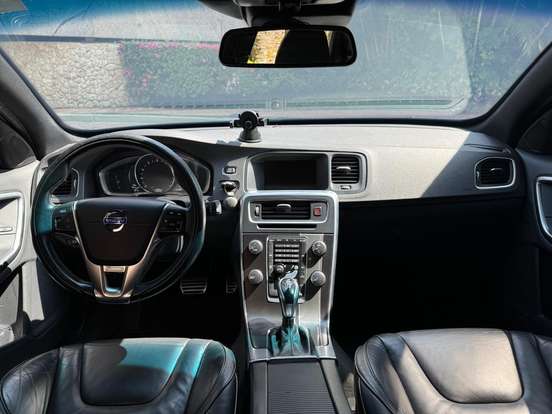 VOLVO-V60-2.0 T5 R DESIGN DYNAMIC 16V TURBO GASOLINA 4P AUTOMATIZADO VOLVO-V60-2014