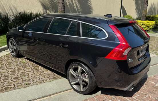 VOLVO-V60-2.0 T5 R DESIGN DYNAMIC 16V TURBO GASOLINA 4P AUTOMATIZADO VOLVO-V60-2014
