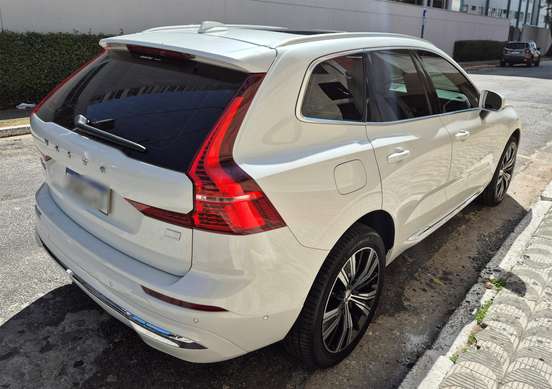 VOLVO-XC60-2021
