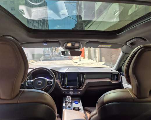 VOLVO-XC60-2021
