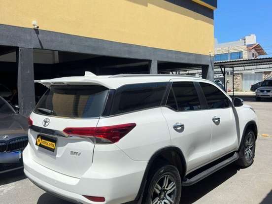 TOYOTA-HILUX SW4-2.7 SRV 7 LUGARES 4X2 16V FLEX 4P AUTOMÁTICO TOYOTA-HILUX SW4-2018