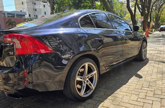 VOLVO S60 2.0 T4 MOMENTUM GASOLINA 4P AUTOMÁTICO