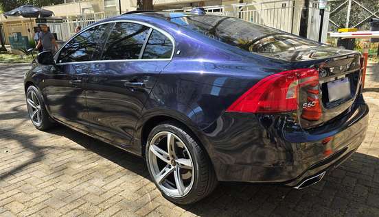 VOLVO-S60-2.0 T4 MOMENTUM GASOLINA 4P AUTOMÁTICO VOLVO-S60-2017