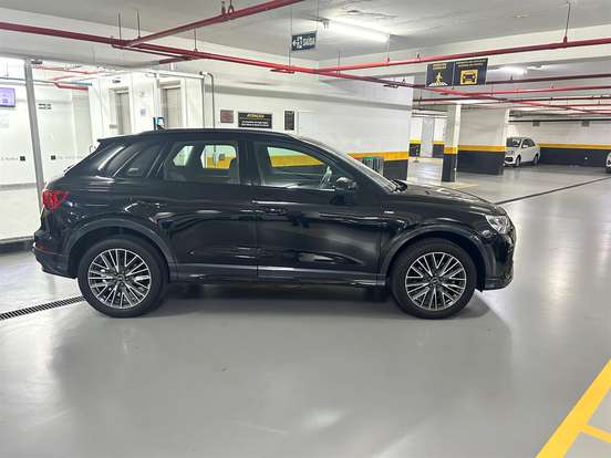 AUDI-Q3-2023