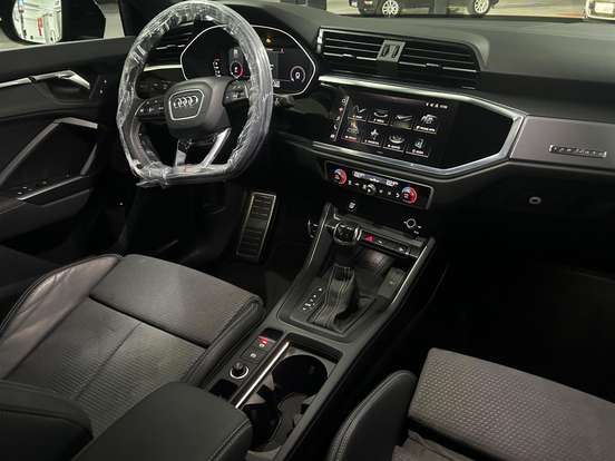 AUDI-Q3-2023