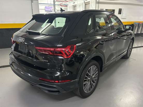 AUDI-Q3-2023