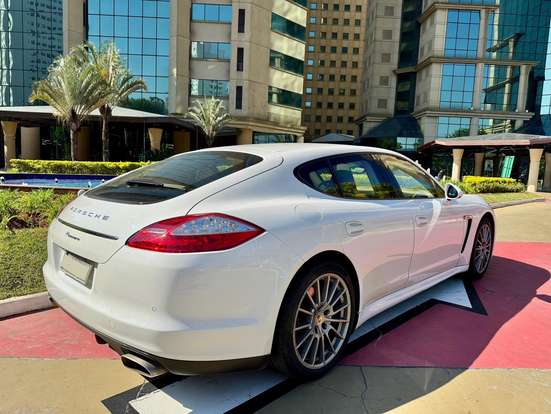 PORSCHE-PANAMERA-2011
