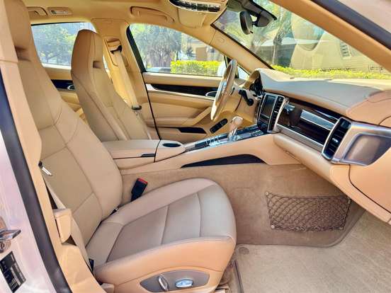 PORSCHE-PANAMERA-2011