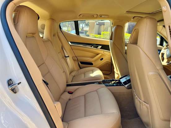 PORSCHE-PANAMERA-2011