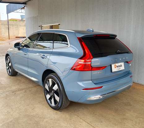 VOLVO-XC60-2022