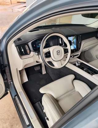 VOLVO-XC60-2022