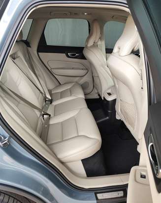 VOLVO-XC60-2022