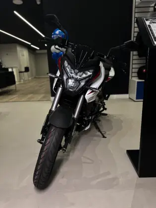 BAJAJ DOMINAR NS200 
