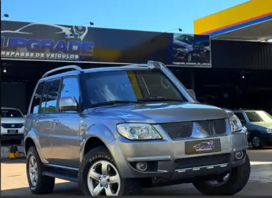 MITSUBISHI-PAJERO TR4-2.0 4X4 16V 140CV FLEX 4P AUTOMÁTICO MITSUBISHI-PAJERO TR4-2011