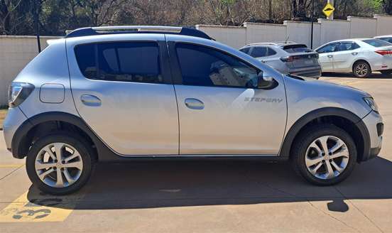 RENAULT-SANDERO-2016
