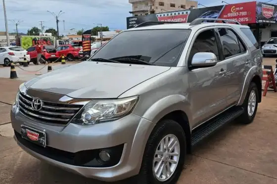 TOYOTA HILUX SW4 2.7 SR 4X2 16V FLEX 4P AUTOMÁTICO