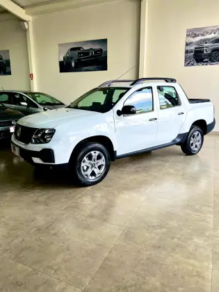 RENAULT OROCH 1.6 16V SCE FLEX INTENSE MANUAL RENAULT OROCH 1.6 16V SCE FLEX INTENSE MANUAL