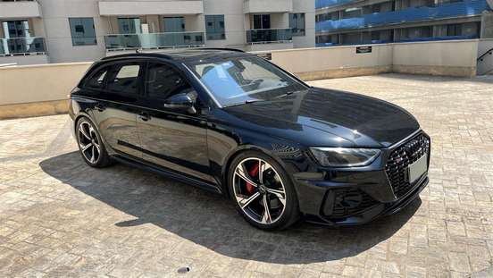 AUDI-RS4-2021