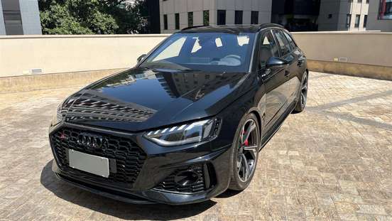 AUDI-RS4-2021