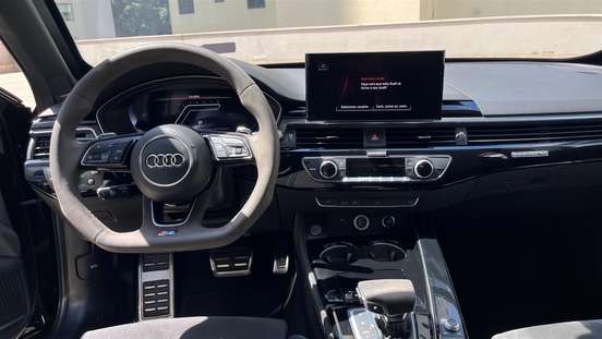 AUDI-RS4-2021
