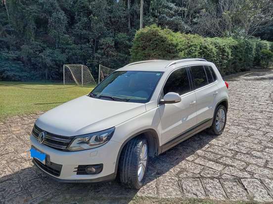 VOLKSWAGEN-TIGUAN-2011