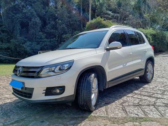 VOLKSWAGEN-TIGUAN-2011