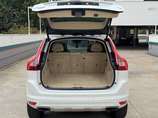 VOLVO-XC60-2015