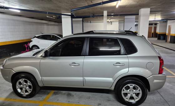 HYUNDAI TUCSON 2.0 MPFI GLS 16V 143CV 2WD GASOLINA 4P AUTOMÁTICO