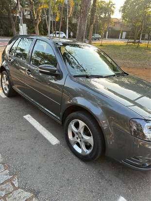 VOLKSWAGEN-GOLF-2012