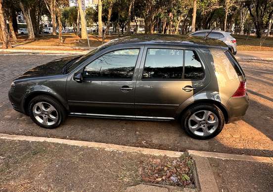 VOLKSWAGEN-GOLF-2012