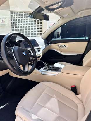 BMW-320i-2020
