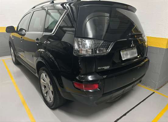 MITSUBISHI-OUTLANDER-2011
