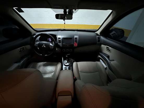MITSUBISHI-OUTLANDER-3.0 GT 4X4 V6 24V GASOLINA 4P AUTOMÁTICO MITSUBISHI-OUTLANDER-2011