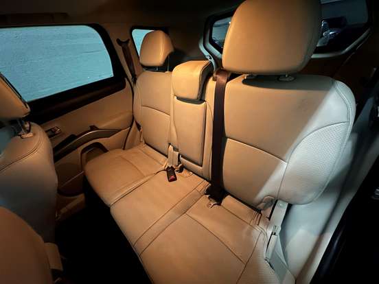 MITSUBISHI-OUTLANDER-2011