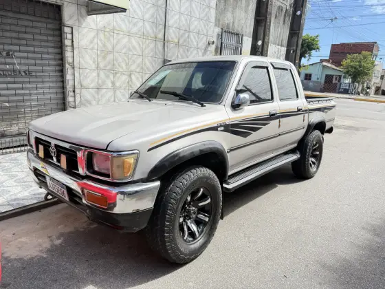 TOYOTA HILUX 2.8 SRS 4X4 CD 8V DIESEL 4P MANUAL