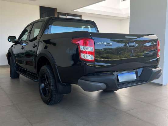 MITSUBISHI-L200 TRITON-2.4 16V TURBO DIESEL OUTDOOR HPE CD 4X4 AUTOMÁTICO MITSUBISHI-L200 TRITON-2020