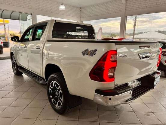TOYOTA-HILUX-2.8 D-4D TURBO DIESEL CD GR-S 4X4 AUTOMÁTICO TOYOTA-HILUX-2021