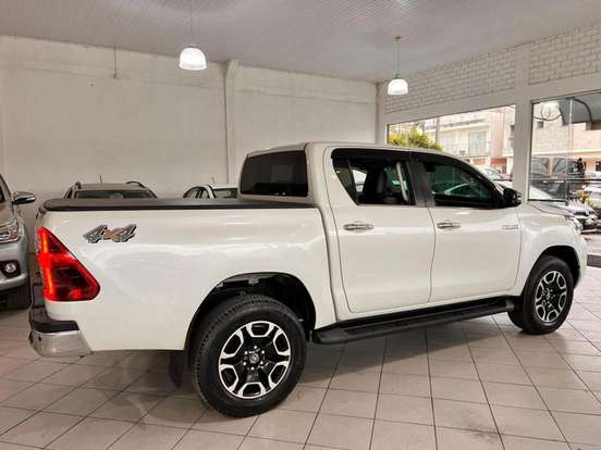 TOYOTA-HILUX-2.8 D-4D TURBO DIESEL CD GR-S 4X4 AUTOMÁTICO TOYOTA-HILUX-2021