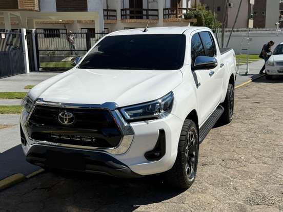 TOYOTA-HILUX-2.8 D-4D TURBO DIESEL CD SRX 4X4 AUTOMÁTICO TOYOTA-HILUX-2023