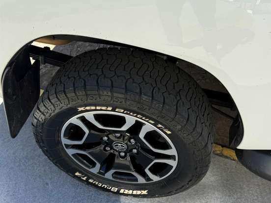 TOYOTA-HILUX-2.8 D-4D TURBO DIESEL CD SRX 4X4 AUTOMÁTICO TOYOTA-HILUX-2023