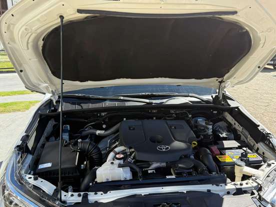 TOYOTA-HILUX-2023