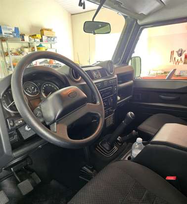 LAND ROVER-DEFENDER-2011