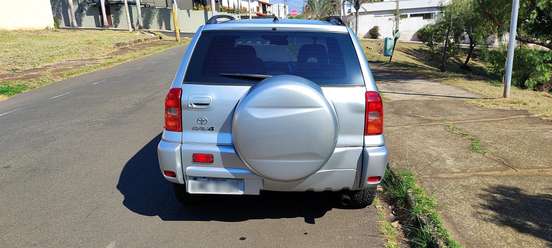 TOYOTA-RAV4-2001