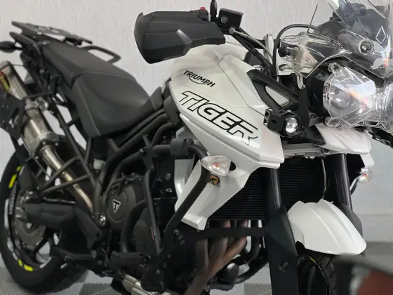 TRIUMPH TIGER 800 XR 