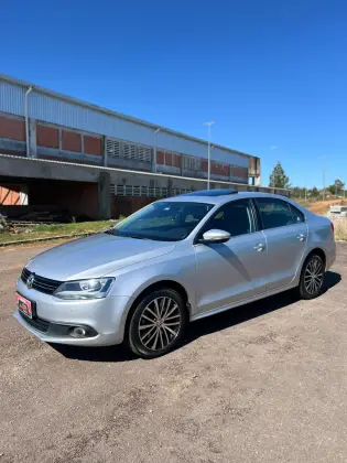 VOLKSWAGEN JETTA 2.0 TSI HIGHLINE 211CV GASOLINA 4P TIPTRONIC VOLKSWAGEN JETTA 2.0 TSI HIGHLINE 211CV GASOLINA 4P TIPTRONIC