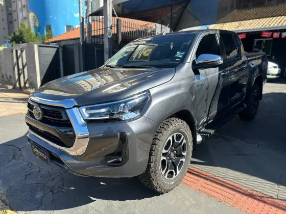 TOYOTA HILUX 2.8 D-4D TURBO DIESEL CD SRX 4X4 AUTOMÁTICO TOYOTA HILUX 2.8 D-4D TURBO DIESEL CD SRX 4X4 AUTOMÁTICO