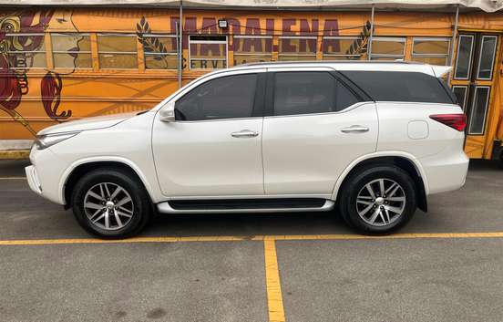 TOYOTA-HILUX SW4-2017