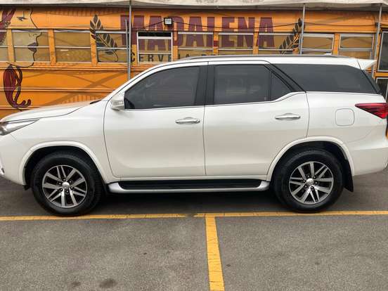 TOYOTA-HILUX SW4-2.8 SRX 4X4 16V TURBO INTERCOOLER DIESEL 4P AUTOMÁTICO TOYOTA-HILUX SW4-2017