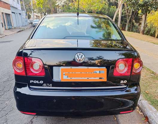 VOLKSWAGEN-POLO SEDAN-2012