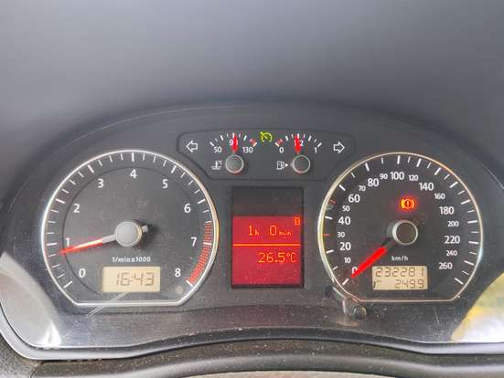 VOLKSWAGEN-POLO SEDAN-2012